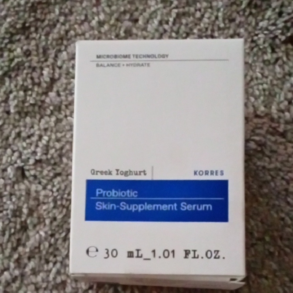 Korres Greek Yoghurt Probiotic Serum - Blue and White